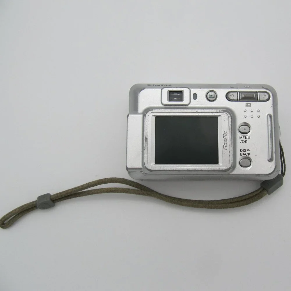 Fuji - FinePix 5.1MP Compact Digital Camera - For Parts Only
